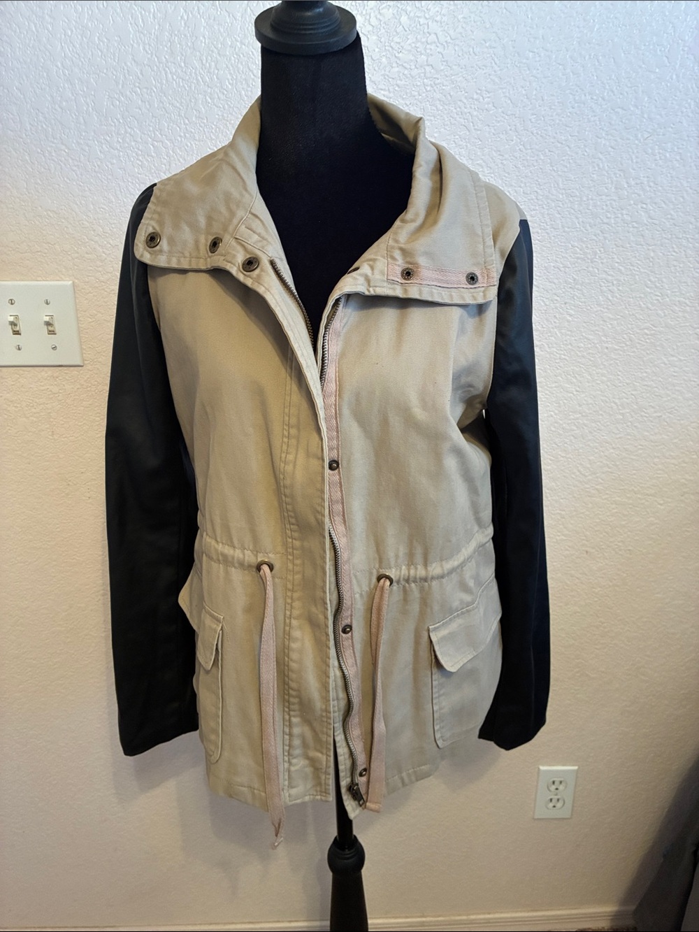 Olive & Oak Beige Utility Jacket with Black Sleeves